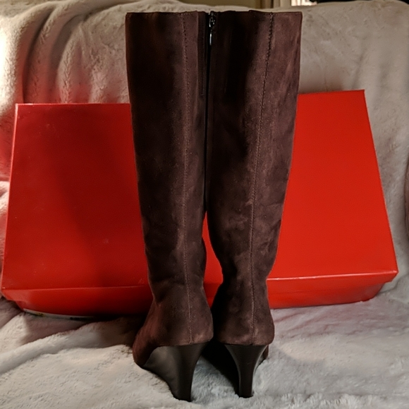 👠 Vintage Anne Klein Suede Boots - Picture 4 of 10